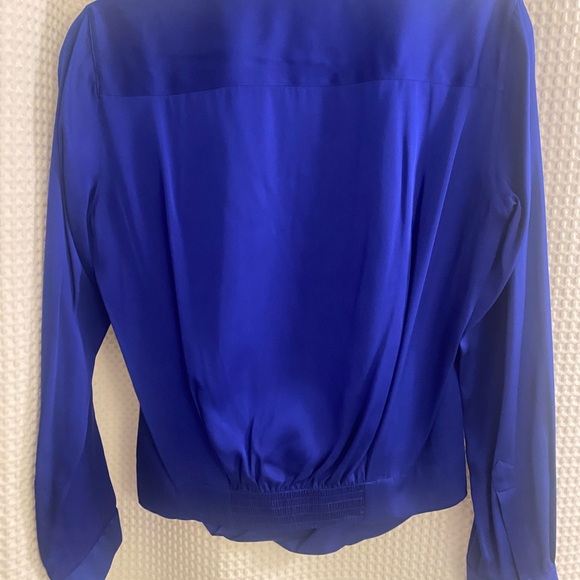 Diane Von Furstenberg cobalt blue silk wrap top size 6 - Picture 2 of 3